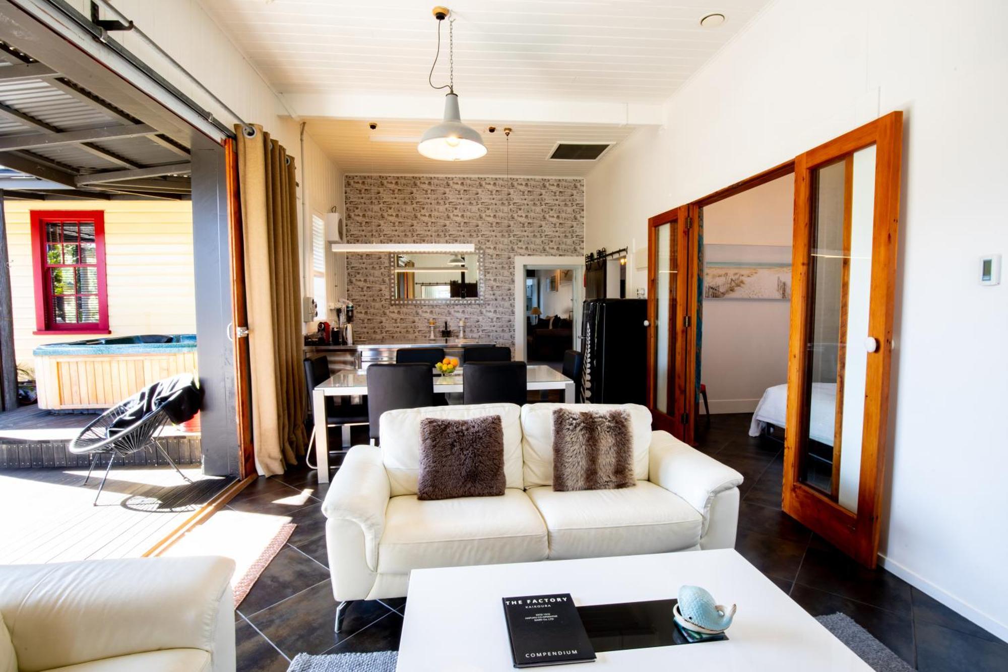 קאיקורה The Factory Luxury Accomodation מראה חיצוני תמונה